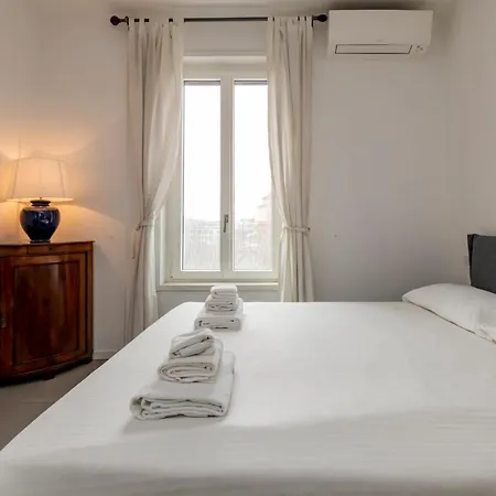 Cosy 1 Bed Flat With Terrace Appartamento Milano